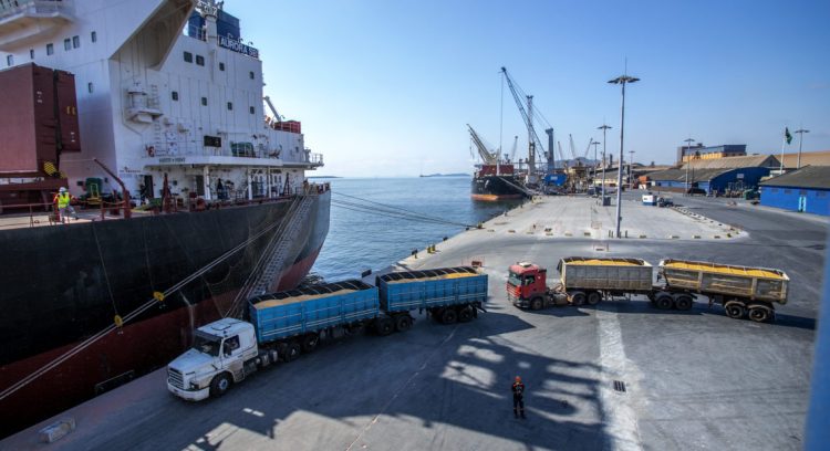 El déficit en cuenta corriente de Brasil disminuye en 2023