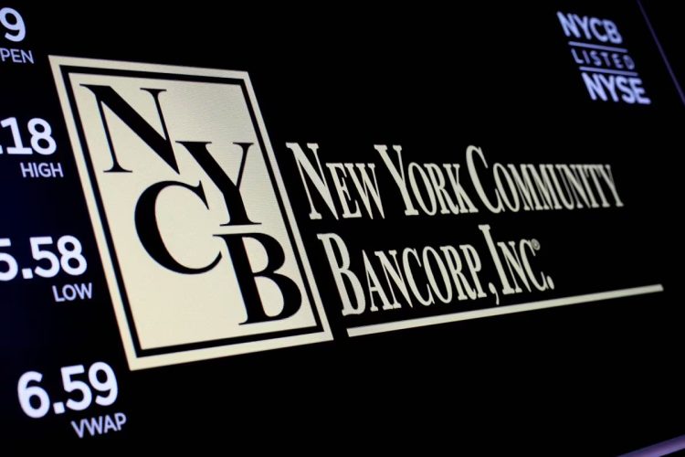El tambaleante New York Community Bancorp obtiene un salvavidas de $1 mil millones de los inversores