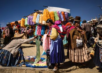 Las luchas económicas de Bolivia se profundizan con la rebaja de calificación de Fitch
