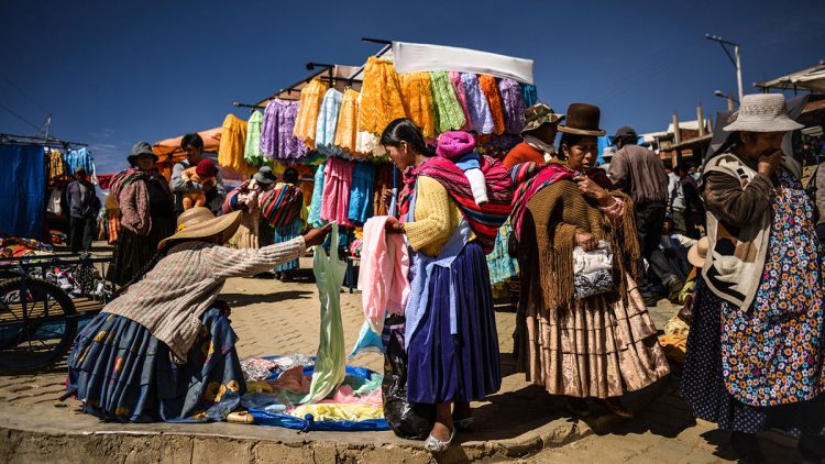 Las luchas económicas de Bolivia se profundizan con la rebaja de calificación de Fitch