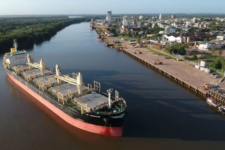 Cancillería de Paraguay aboga por enfoque pragmático en disputa de peaje de Hidrovía del Paraná con Argentina