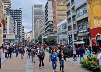 Presidente colombiano critica al Banco Central por débil crecimiento económico