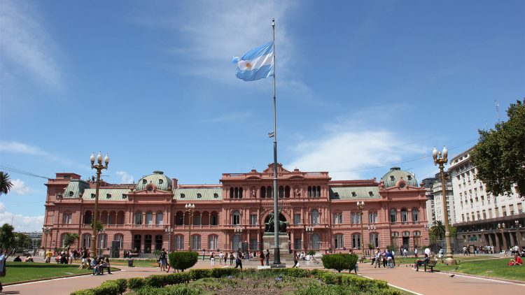 La derrota legal de Argentina por 1.500 millones de dólares: implicaciones para los mercados financieros globales