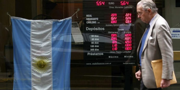 La Economía de Argentina Enfrenta Recesión en Medio de Nuevas Medidas de Austeridad