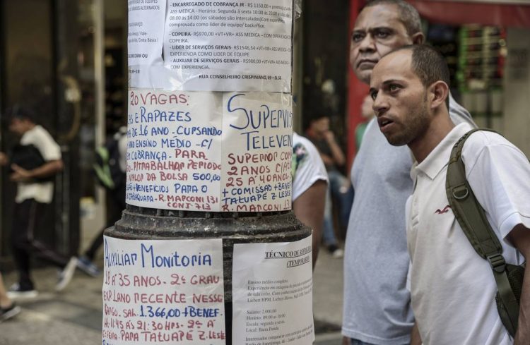 La Tasa de Desempleo de Brasil Alcanza el Nivel Más Bajo en Una Década Mientras Aumentan los Empleos