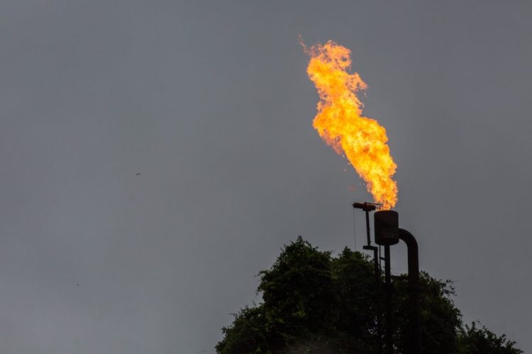 Ecuador y ENAP de Chile firman acuerdo de inversión petrolera por $90 millones