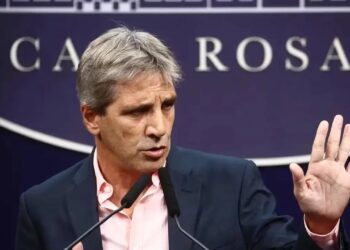 Argentina reducirá en 10 puntos el impuesto a las importaciones, aliviando la presión sobre la economía