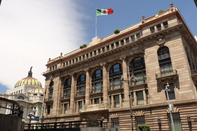 El Banco de México Reduce su Pronóstico de Crecimiento Económico en Medio de una Inflación Persistente