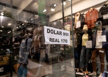 La Economía de Argentina Se Hundió Más en la Recesión en Medio de Medidas de Austeridad