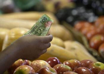 Pronóstico de Inflación de Argentina para 2024 se Reduce en Medio de Desafíos Económicos