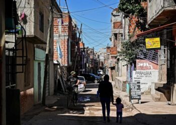 La Crisis de Pobreza en Argentina: Una Apuesta de Austeridad de Doble Filo