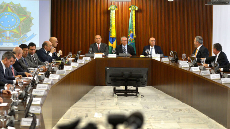 El Gobierno de Brasil Considera Aumentos de Impuestos para Equilibrar el Presupuesto de 2023