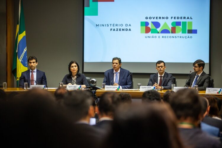 El Déficit Presupuestario de Brasil Supera las Expectativas a Pesar del Aumento en los Ingresos