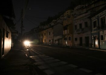 Ecuador enfrenta importantes cortes de energía en medio de una grave sequía